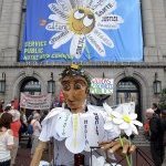 La marionnette géante du service public