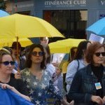 Tous aux couleurs de l'Ukraine en parapluie (…)